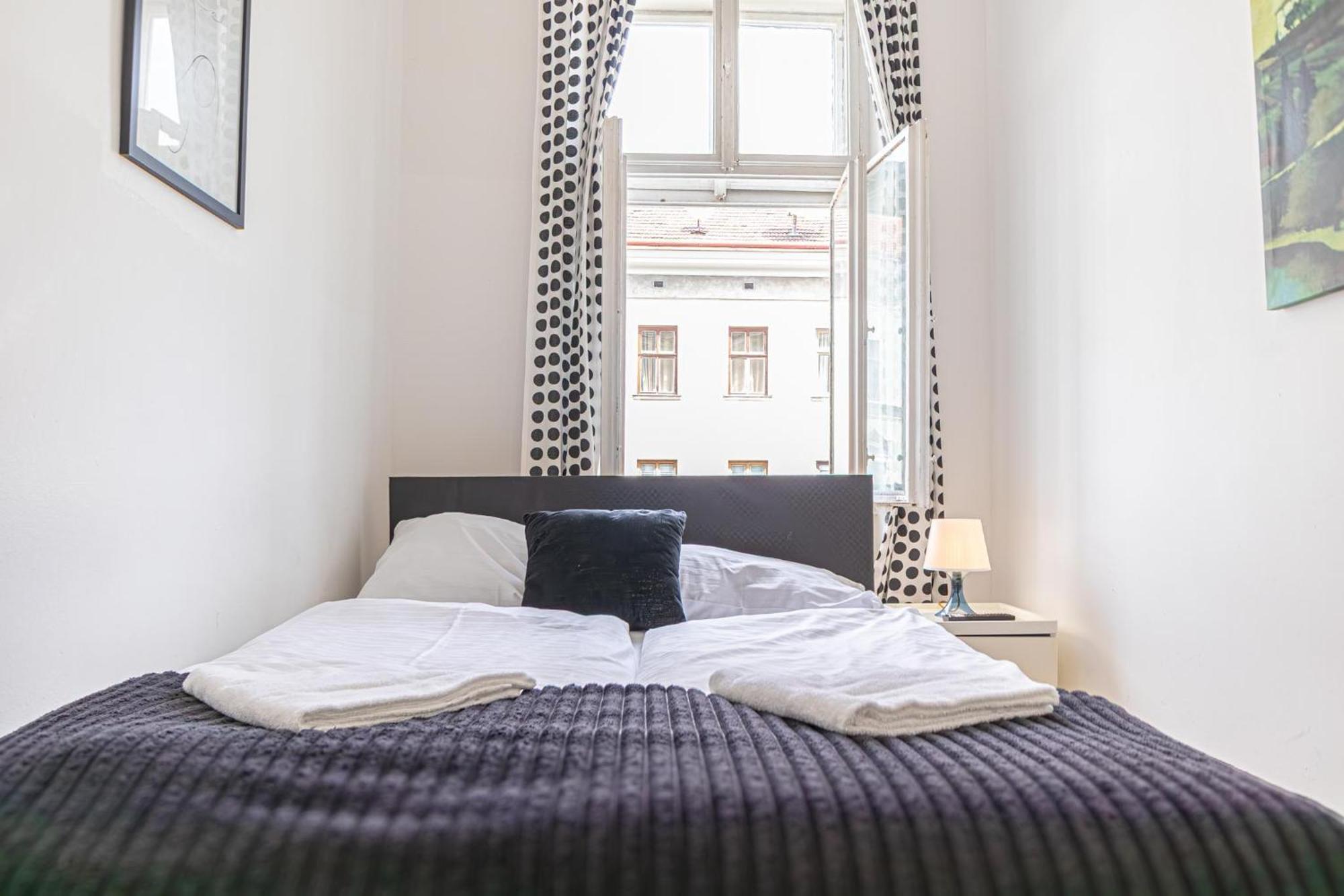 Sweet 3br Shared Near Wiener Stadthalle & Apartment Vienna