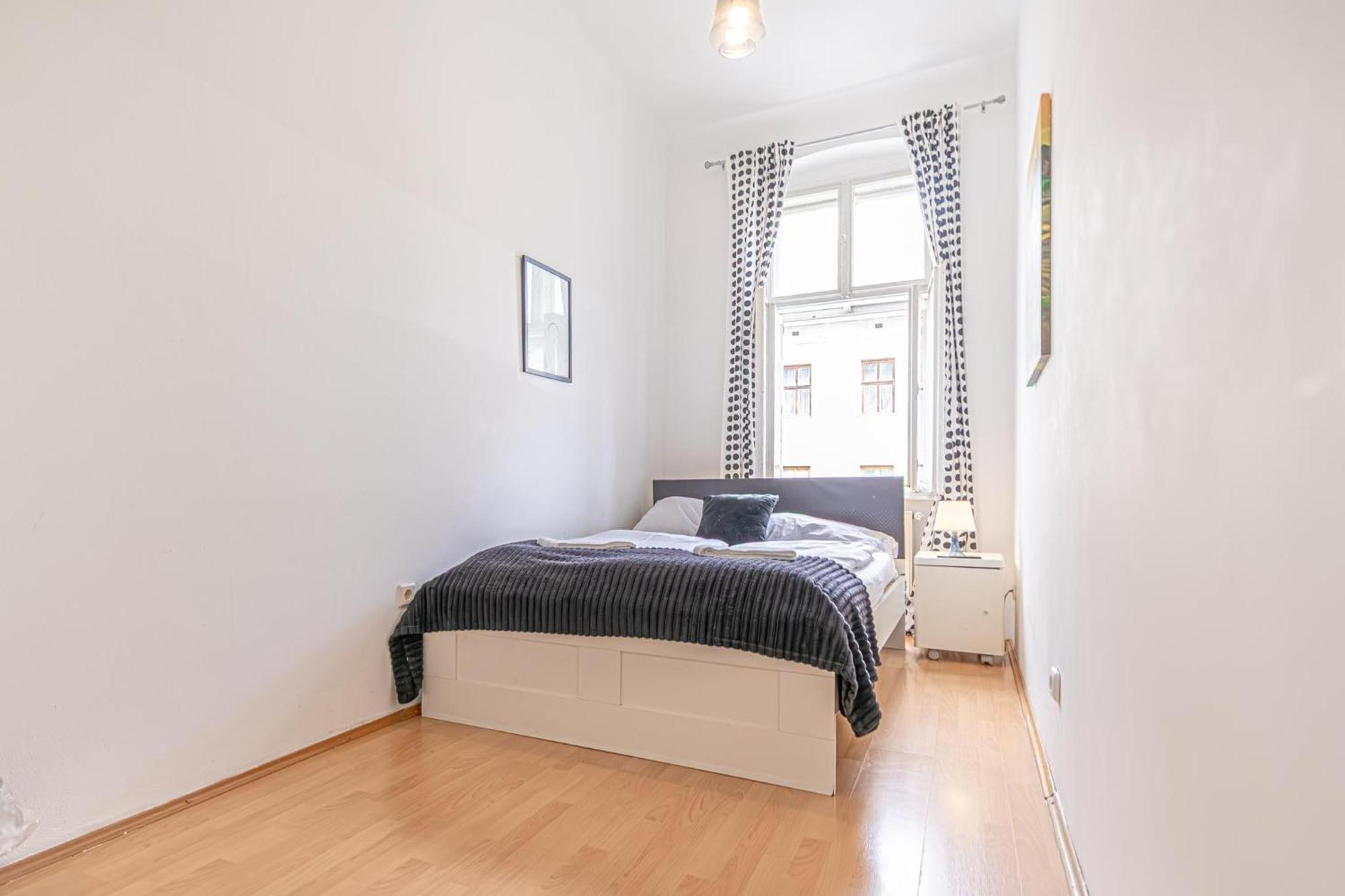 Apartment Sweet 3br Shared Near Wiener Stadthalle & *